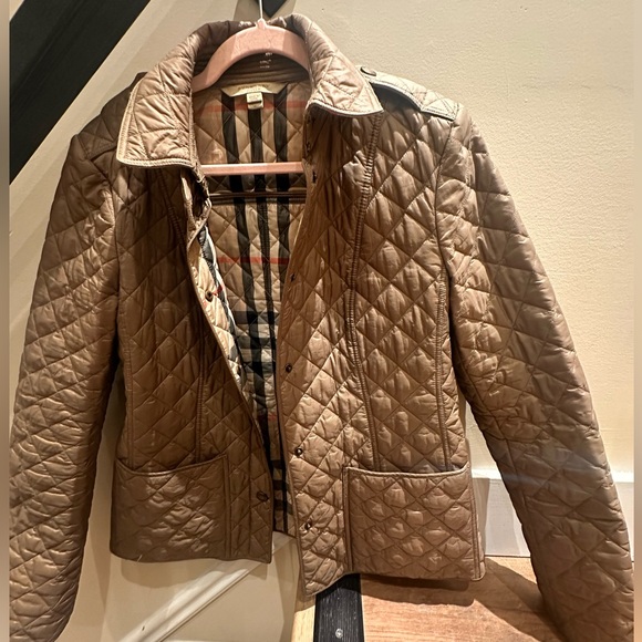 Classic Burberry Quilted Jacket - Picture 2 of 5